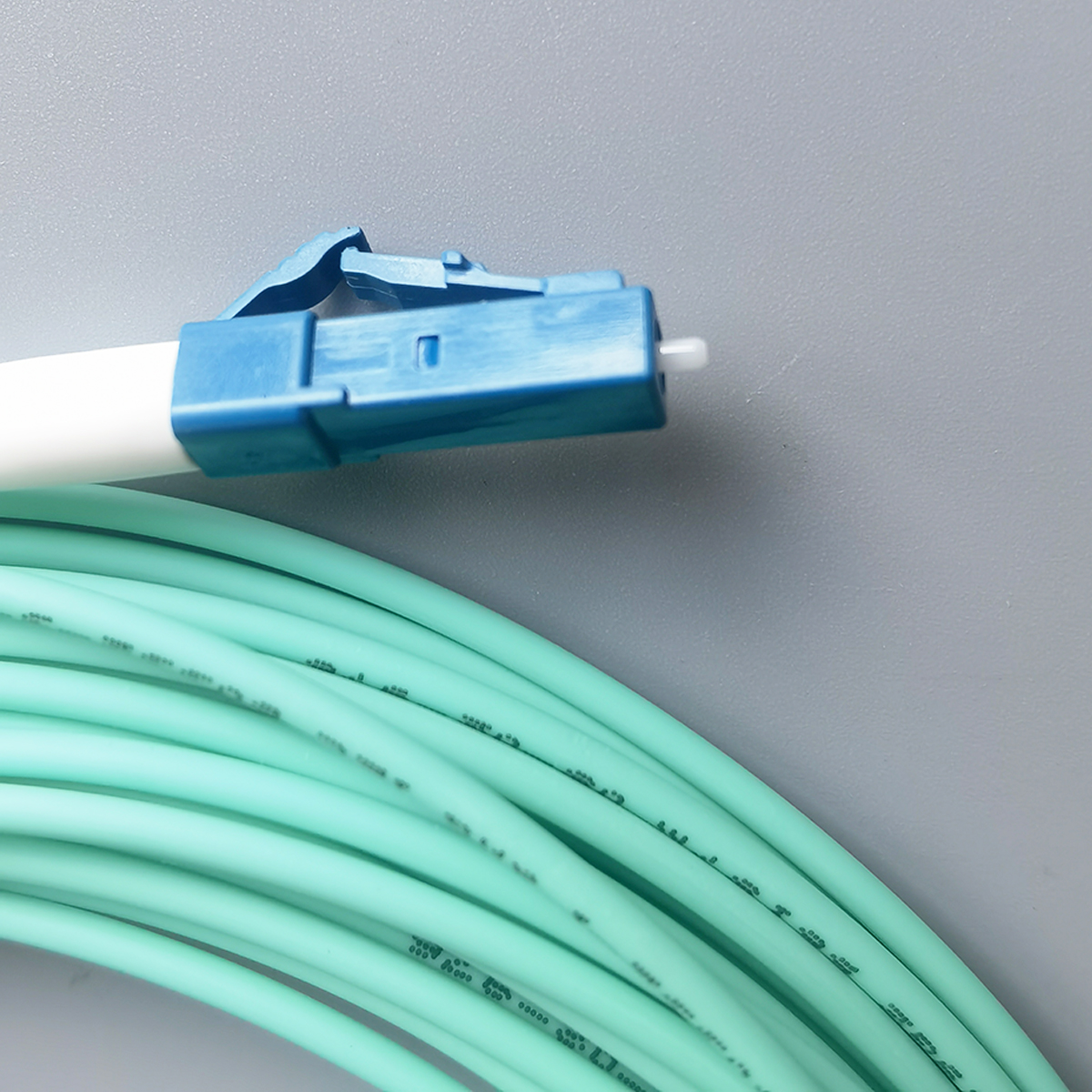 FTTH OM3 10G Fiber Optic Cable LC UPC to LC UPC 3M 5M 10M Multimode 2.0mm Core LSZH Patch Cord FTTH OM3 10G Fiber Optic Cable LC UPC to LC UPC 3M 5M 10M Multimode 2.0mm Core LSZH Patch Cord