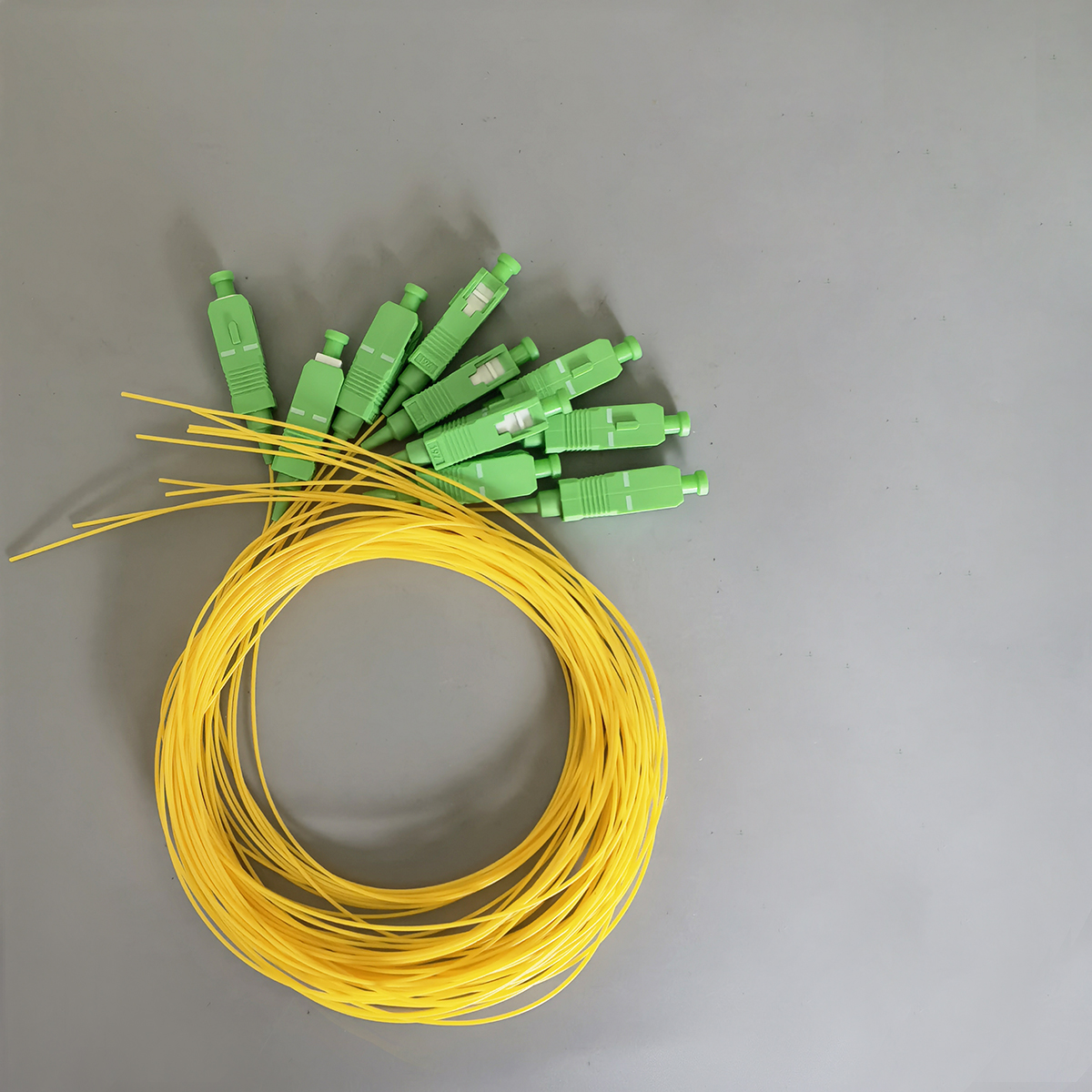 FTTH Fiber Optic Pigtail SC APC 1.5M 10PCS Pack 0.9mm Single Mode Indoor Patch Cord