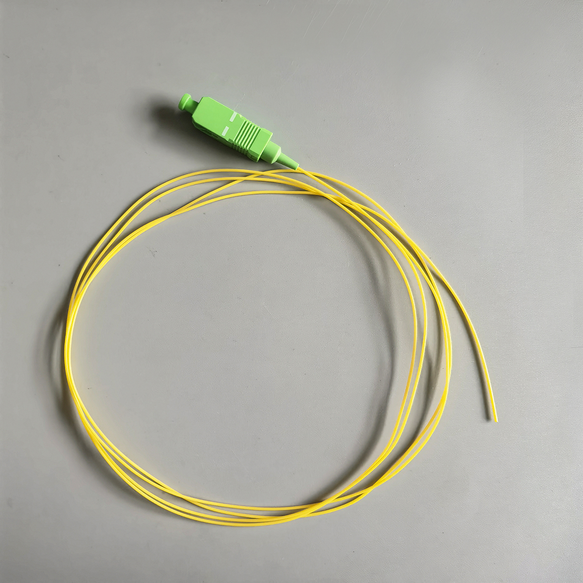 FTTH Fiber Optic Pigtail SC APC 1.5M 10PCS Pack 0.9mm Single Mode Indoor Patch Cord
