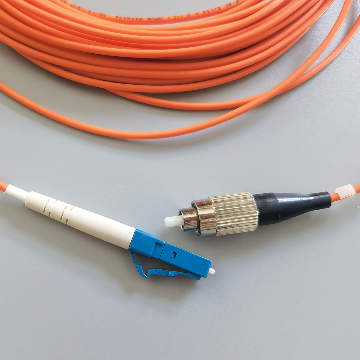 FTTH Fiber Optic Cable FC UPC to LC UPC 10M Multimode Single Core 62.5 125μm 2.0mm Indoor Patch Cord FTTH Fiber Optic Cable FC UPC to LC UPC 10M Multimode Single Core 62.5 125μm 2.0mm Indoor Patch Cord