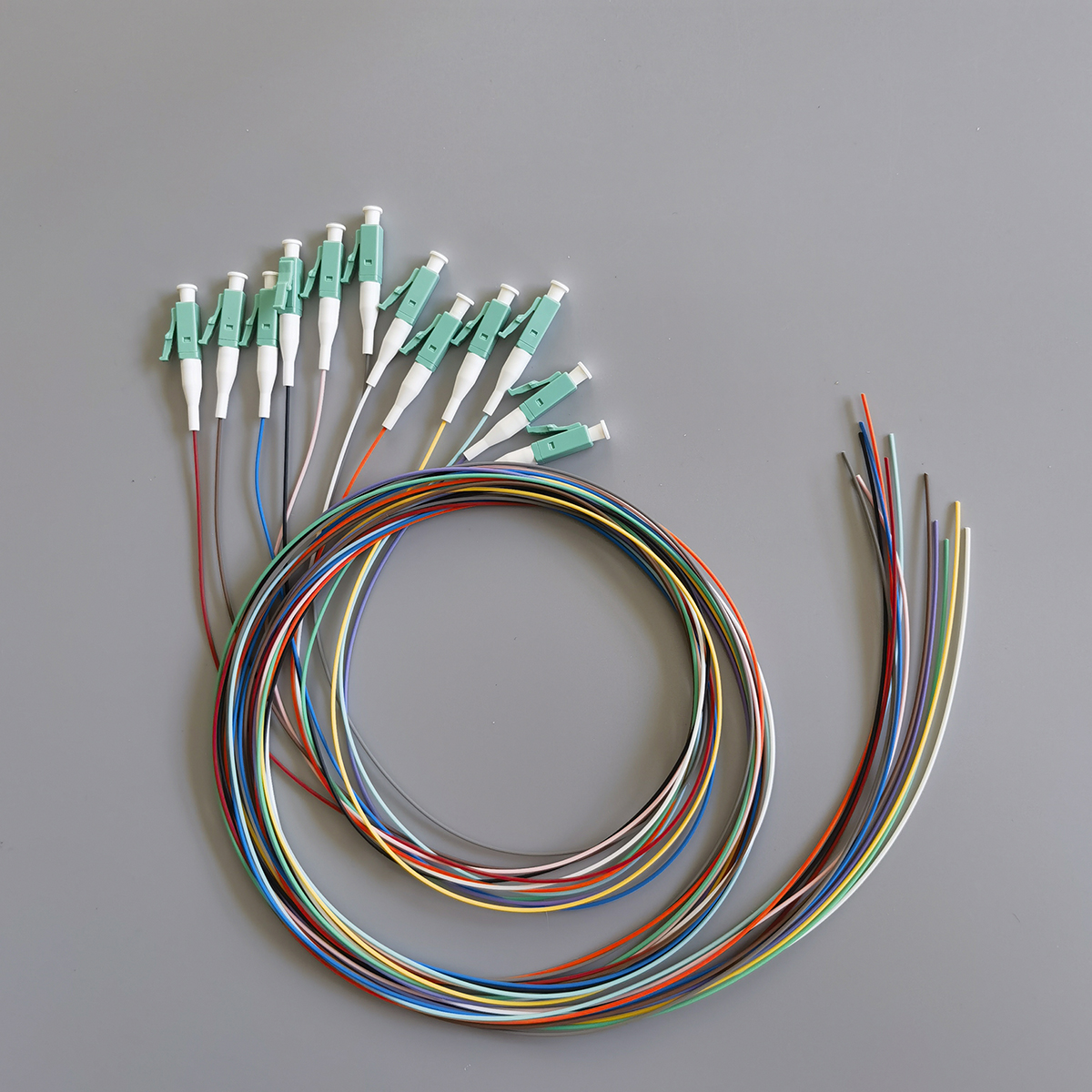 FTTH LC UPC Fiber Optic Pigtail 12 Colors OM3 Multimode 0.9mm 1M FTTR Indoor Patch Cord Tail Fiber FTTH LC UPC Fiber Optic Pigtail 12 Colors OM3 Multimode 0.9mm 1M FTTR Indoor Patch Cord Tail Fiber
