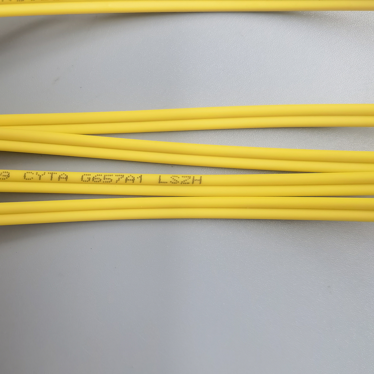High Quality FTTH Fiber Optic Internet Cable LC/APC to LC/UPC Single Mode Duplex 2.0mm Patch Cord High Quality FTTH Fiber Optic Internet Cable LC/APC to LC/UPC Single Mode Duplex 2.0mm Patch Cord