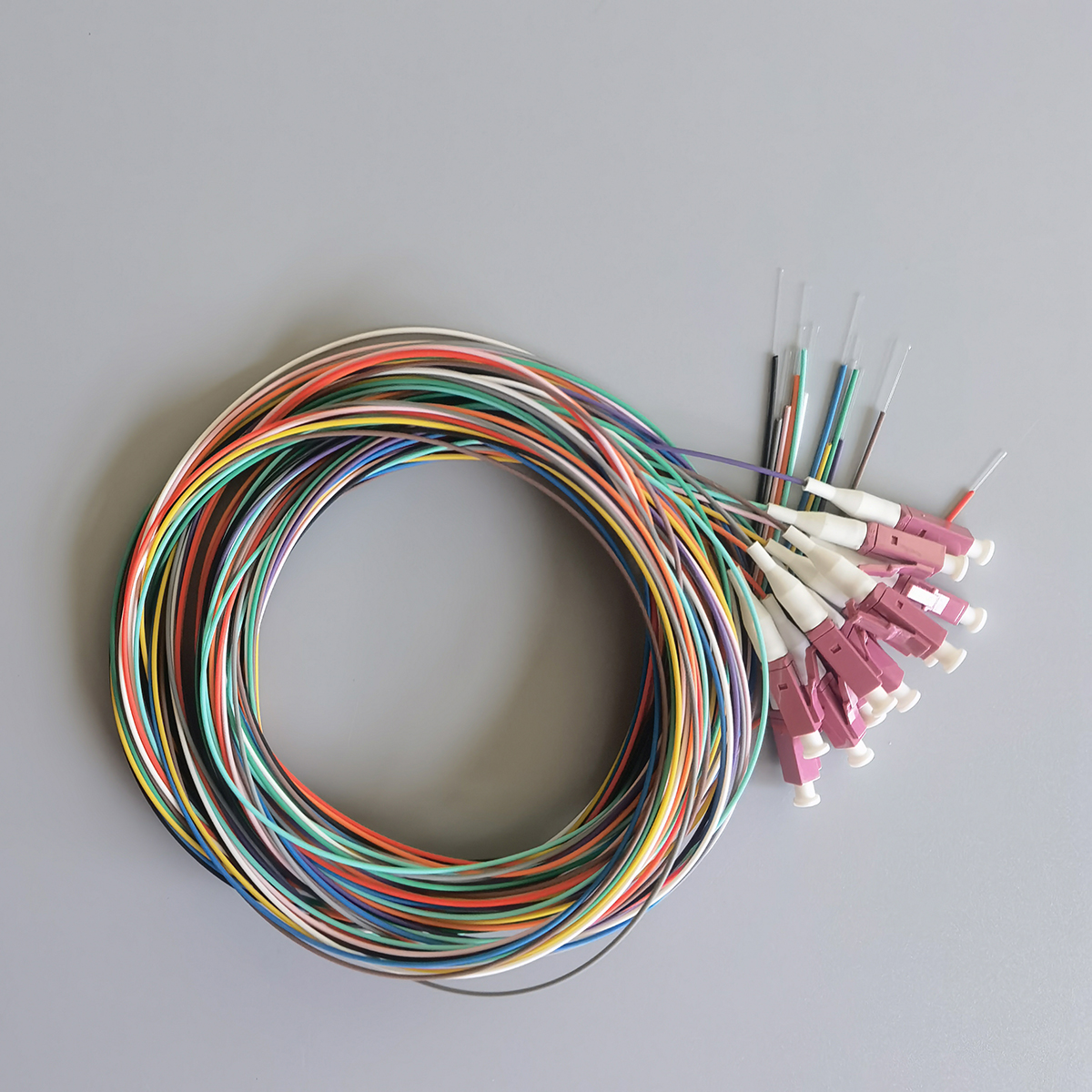 FTTH 12 Colors OM4 Fiber Optic Pigtail 2M LC/UPC Multi-Mode Indoor 0.9mm Optical Fiber Tail Cable