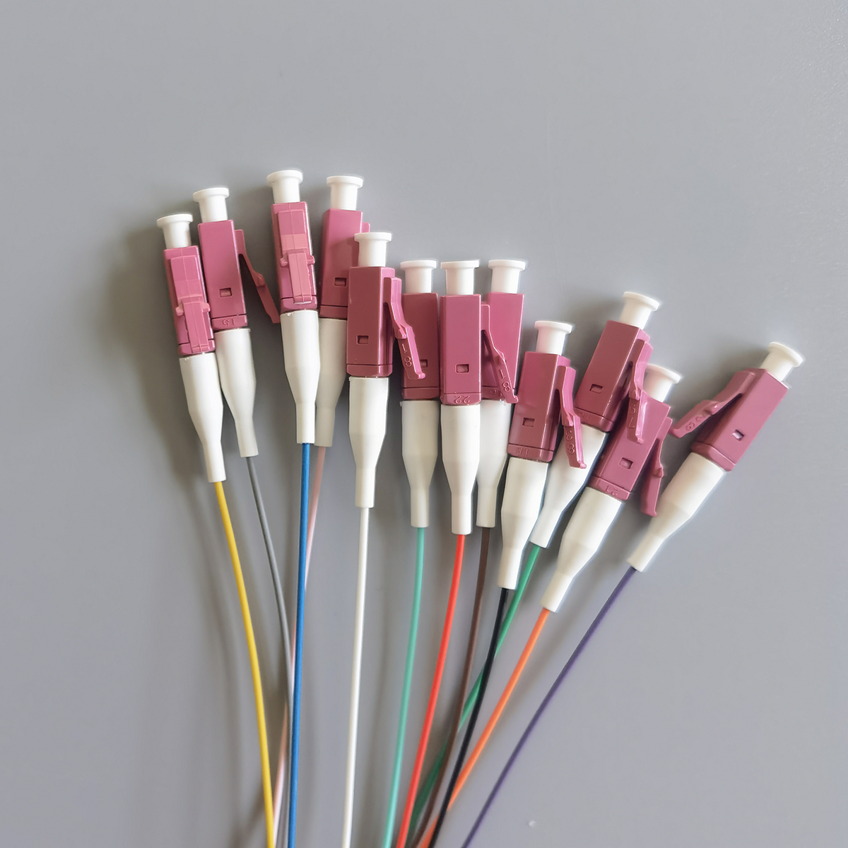 FTTH 12 Colors OM4 Fiber Optic Pigtail 2M LC/UPC Multi-Mode Indoor 0.9mm Optical Fiber Tail Cable