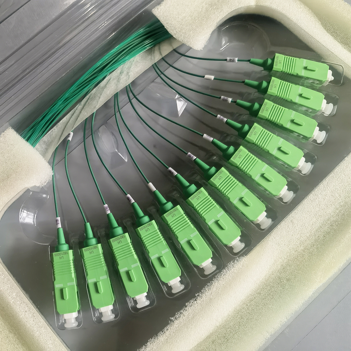 FTTH SC/APC Fiber Optic Pigtail 12Pcs Single Mode Indoor 0.9mm 0.9M Optical Fiber Extension Cord