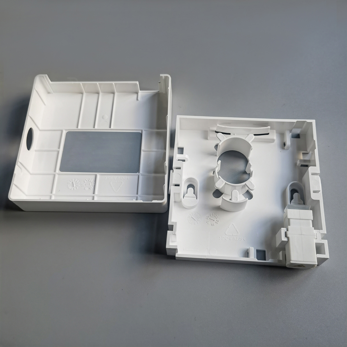 FTTH 86-Type Fiber Optic Terminal Box 1-Core Wall Mounted SC Connector Optical Splitter Junction Box FTTH 86-Type Fiber Optic Terminal Box 1-Core Wall Mounted SC Connector Optical Splitter Junction Box
