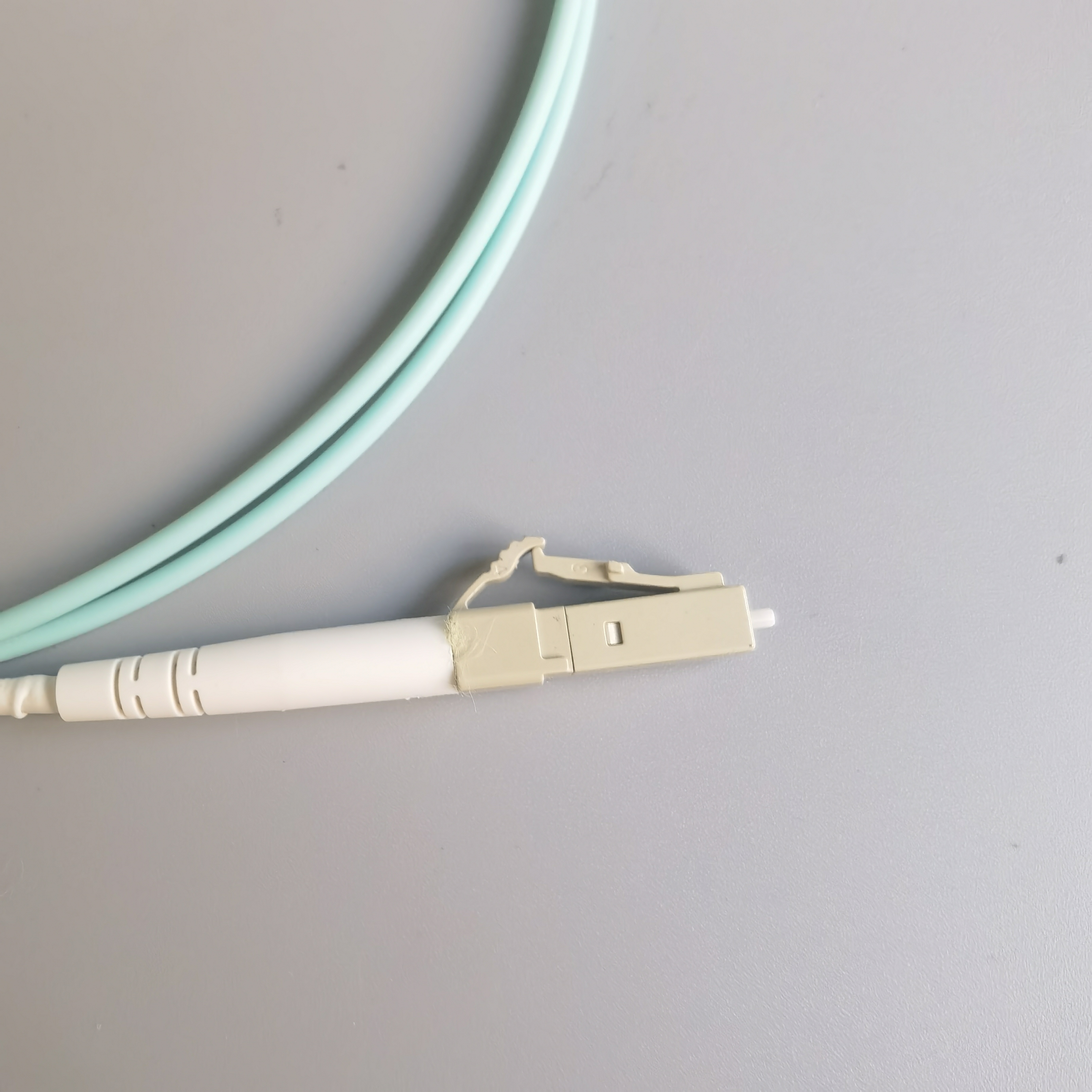 FTTH OM3 LC UPC Fiber Optic Pigtail Multimode 1M LSZH 2.0mm Converter Patch Cord Extension Cord FTTH OM3 LC UPC Fiber Optic Pigtail Multimode 1M LSZH 2.0mm Converter Patch Cord Extension Cord