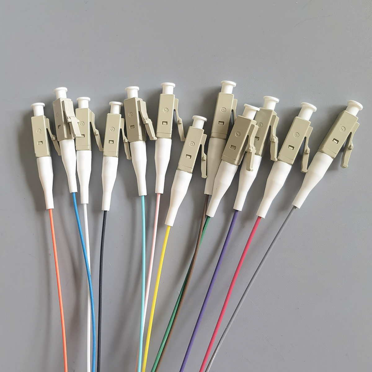 FTTH OM2 Fiber Optic Pigtail LC UPC Multimode 50/125μm 0.9mm 2m 12 Colors Indoor Cable High Quality