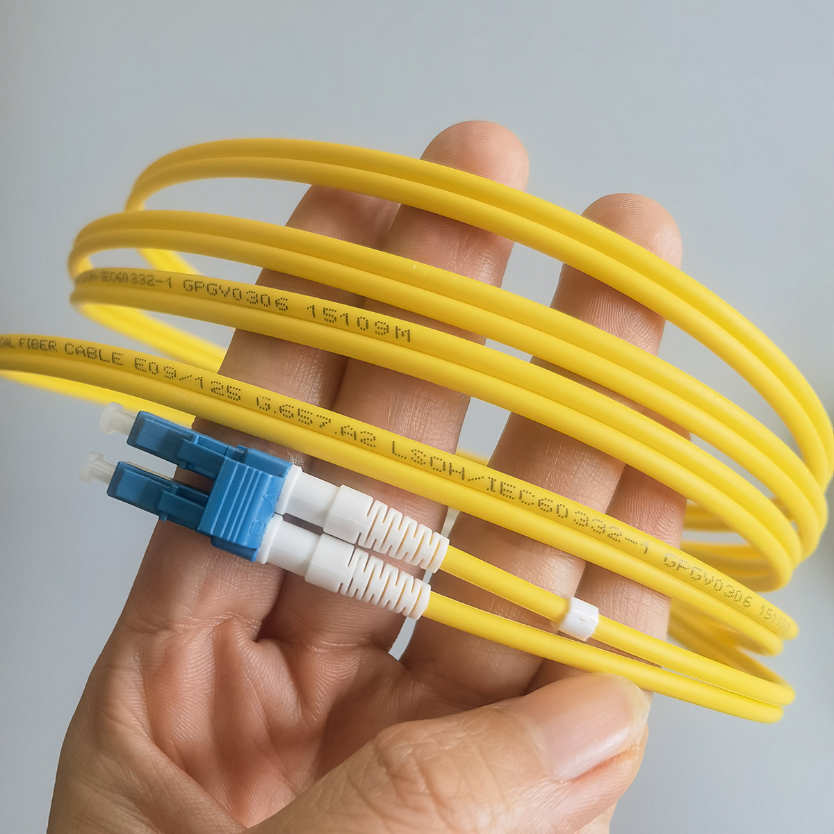 FTTH Fiber Optic Cable LC/UPC to LC/UPC Single-Mode Duplex 9/125μm G657A2 LSZH 1.6mm Patch Cord FTTH Fiber Optic Cable LC/UPC to LC/UPC Single-Mode Duplex 9/125μm G657A2 LSZH 1.6mm Patch Cord