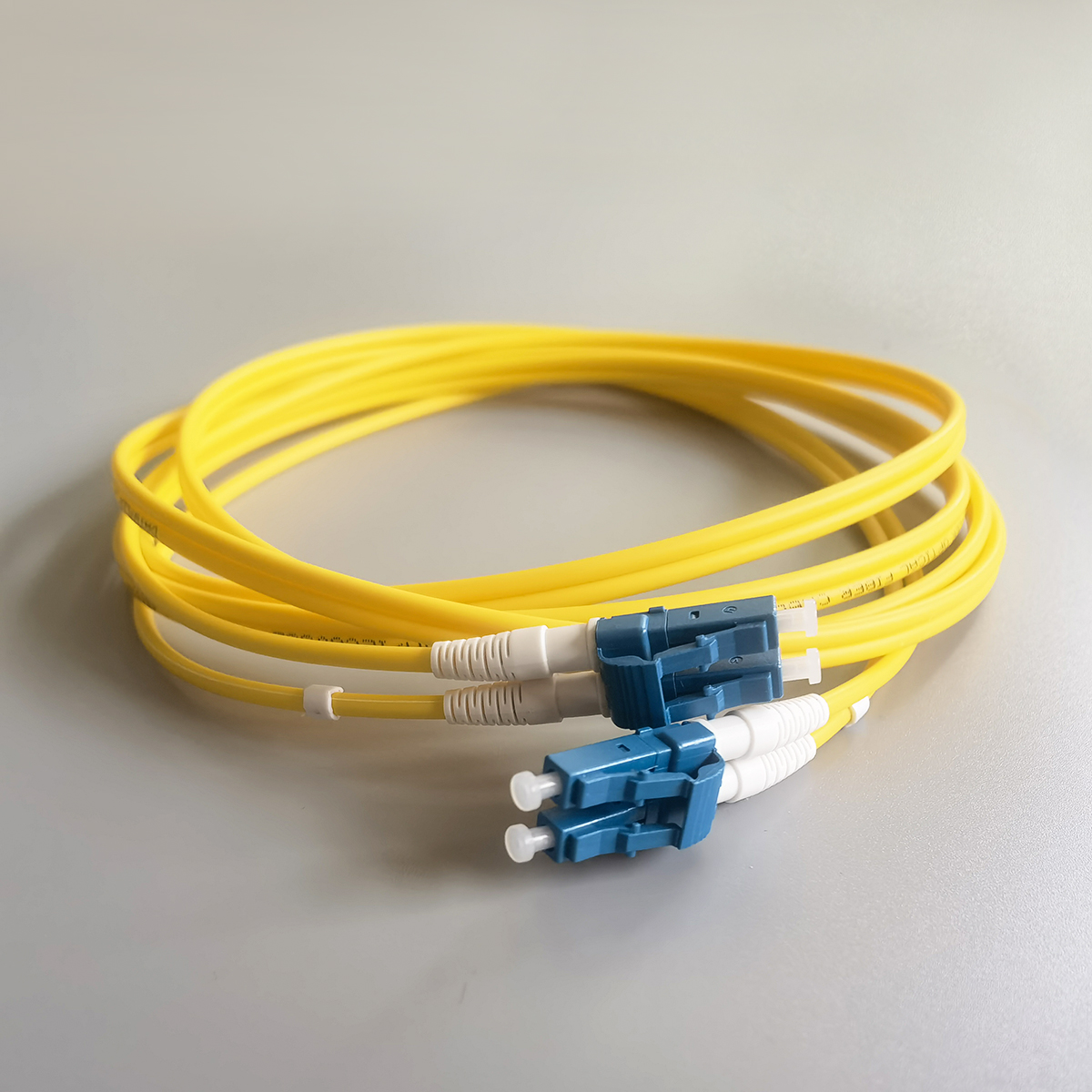FTTH Fiber Optic Cable LC/UPC to LC/UPC Single-Mode Duplex 9/125μm G657A2 LSZH 1.6mm Patch Cord