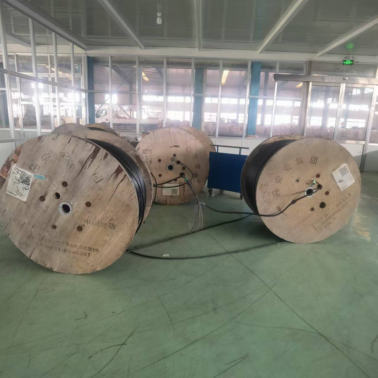 Our Professional Fiber Optic Cable Manufacturing Factory is Running at Full Capacity
