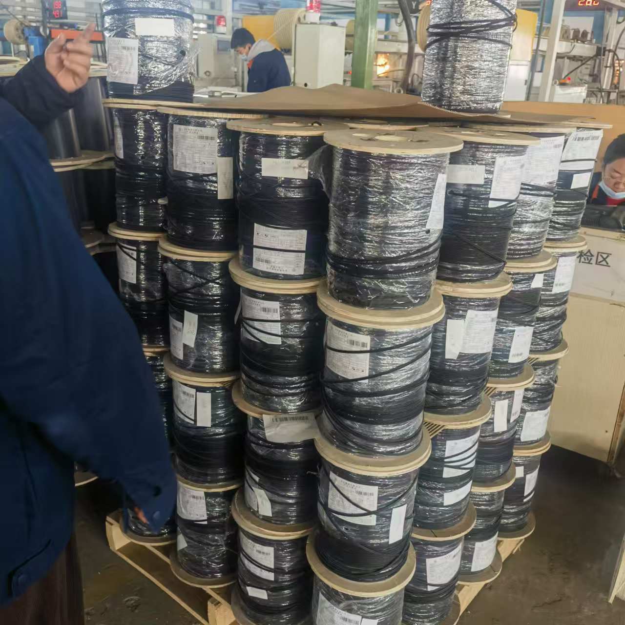 Our Professional Fiber Optic Cable Manufacturing Factory is Running at Full Capacity