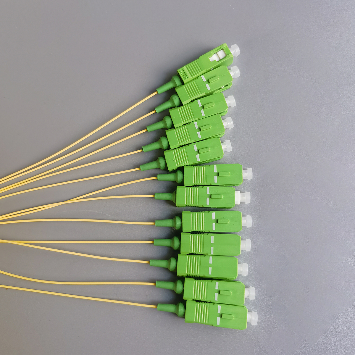 FTTH SC/APC Fiber Optic Pigtail 12Pack Single Mode 9/125μm Indoor Fiber Optic Cable For Network