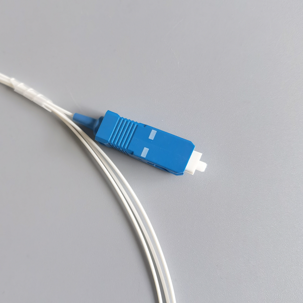 FTTH Single Mode Fiber Pigtail SC/UPC Connector 1.3M 9/125μm G652D 0.9mm Indoor Fiber Optic Cable FTTH Single Mode Fiber Pigtail SC/UPC Connector 1.3M 9/125μm G652D 0.9mm Indoor Fiber Optic Cable