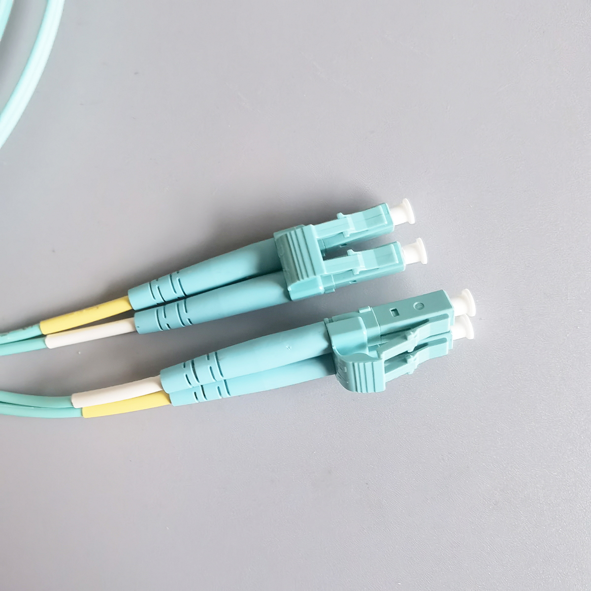 FTTH LC/UPC LC/UPC Fiber Optic Patch Cable 2.0mm LSZH OM3 Dual-Core High-Speed Internet Cable FTTH LC/UPC LC/UPC Fiber Optic Patch Cable 2.0mm LSZH OM3 Dual-Core High-Speed Internet Cable