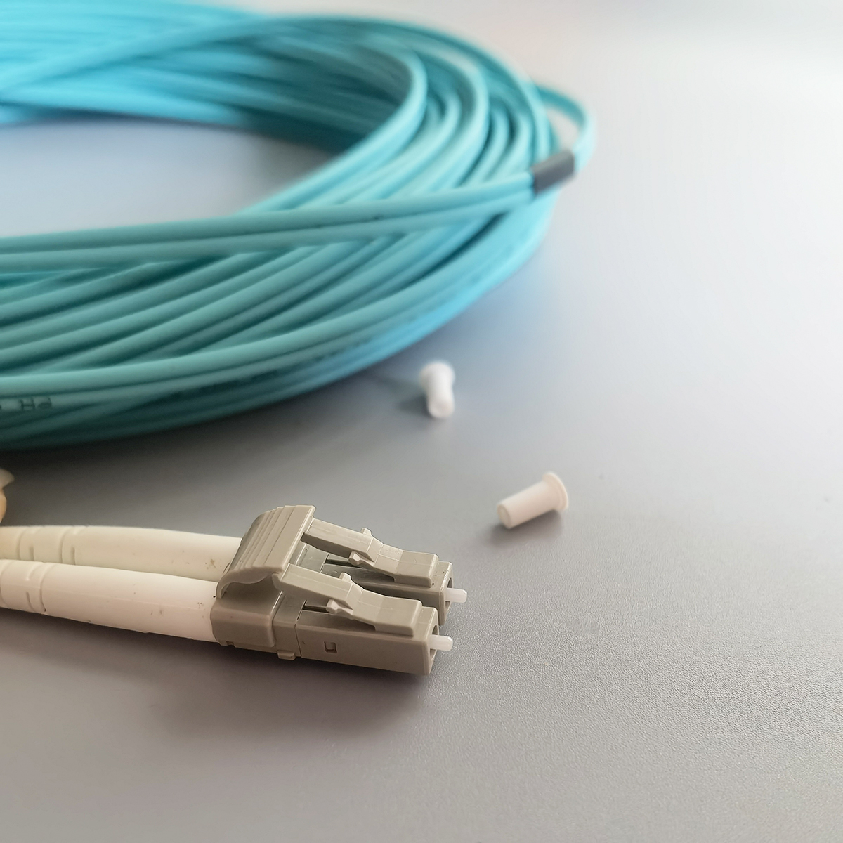 FTTH OM4 15M LSZH Duplex LC/UPC-LC/UPC Fiber Optic Patch Cord High-Speed Low Loss Indoor Cable