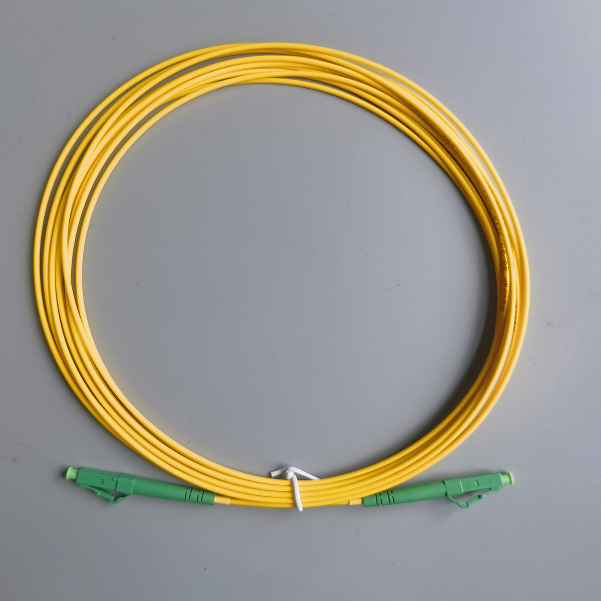 FTTH LC/APC to LC/APC 2.0mm G657A2 Fiber Optic Patch Cord High Speed Low Loss Indoor Cable FTTH LC/APC to LC/APC 2.0mm G657A2 Fiber Optic Patch Cord High Speed Low Loss Indoor Cable