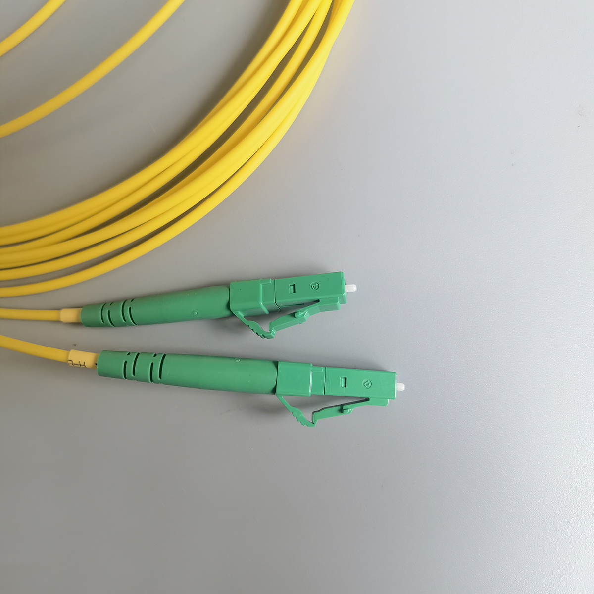 FTTH LC/APC to LC/APC 2.0mm G657A2 Fiber Optic Patch Cord High Speed Low Loss Indoor Cable