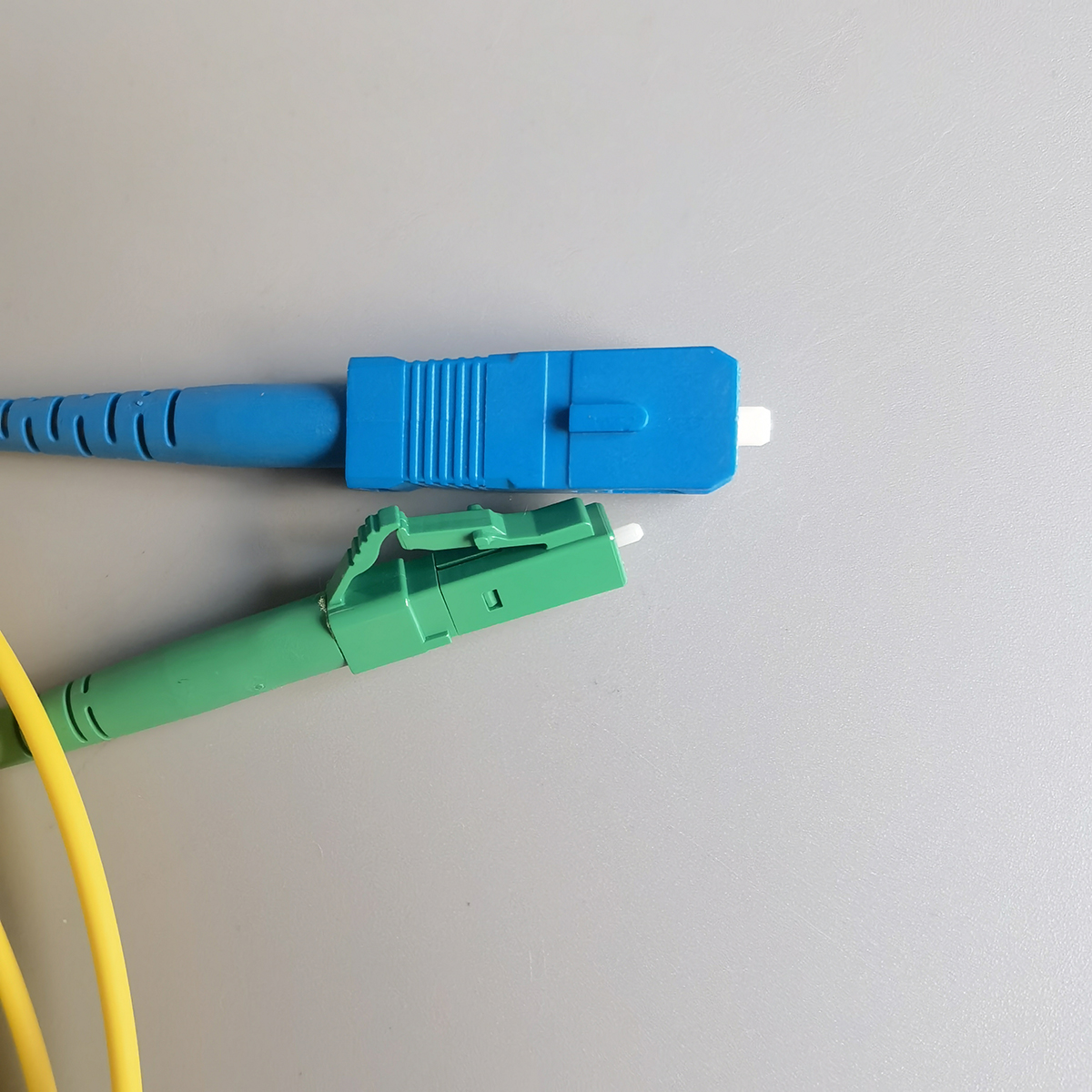 FTTH Fiber Optic Cable LC/APC-SC/UPC 3M 2.0mm G657A1 LSZH Simplex Fiber Optic Internet Cable