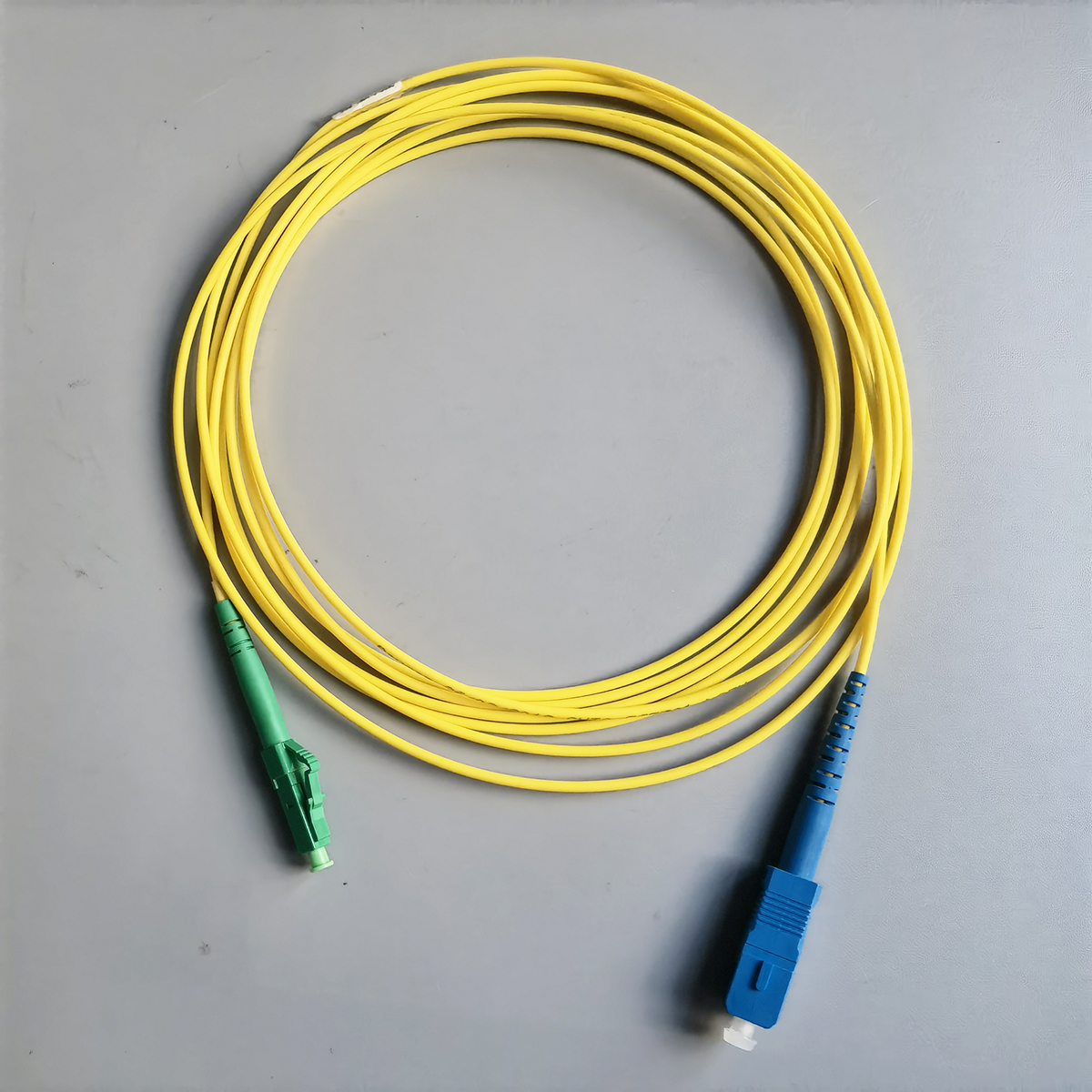 FTTH Fiber Optic Cable LC/APC-SC/UPC 3M 2.0mm G657A1 LSZH Simplex Fiber Optic Internet Cable